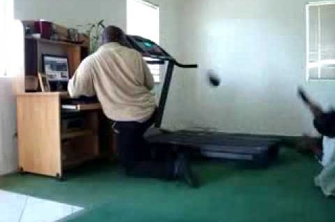 Treadmill Fail – Play Him Off Keyboard Cat